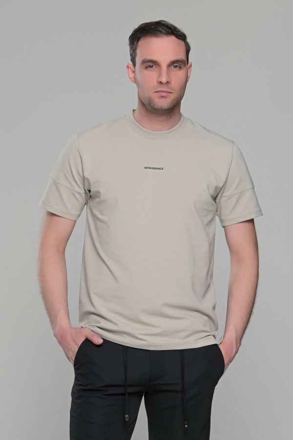 Γκρι ανδρικό κοντομάνικο t-shirt με σχέδιο στην ύφανση και διακριτική στάμπα– regular fit