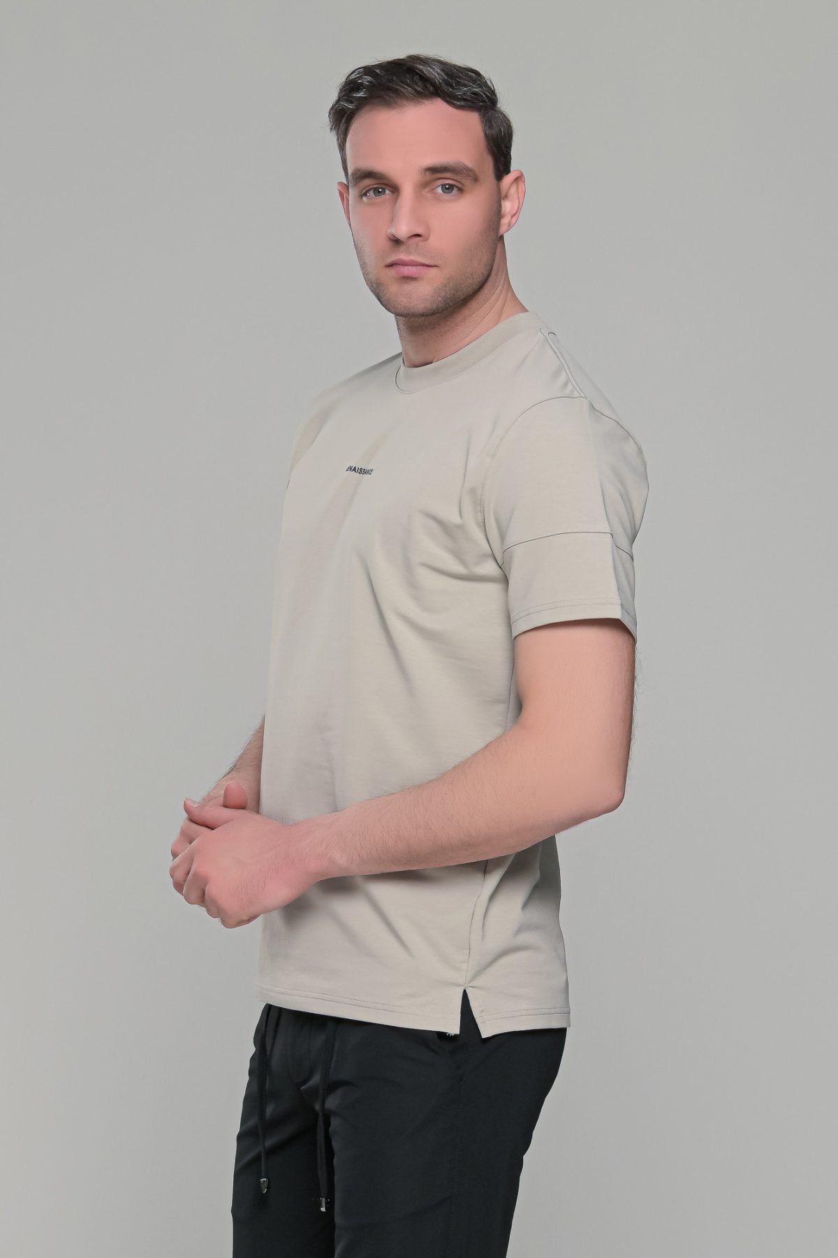 Γκρι ανδρικό κοντομάνικο t-shirt με σχέδιο στην ύφανση και διακριτική στάμπα– regular fit - Image 5