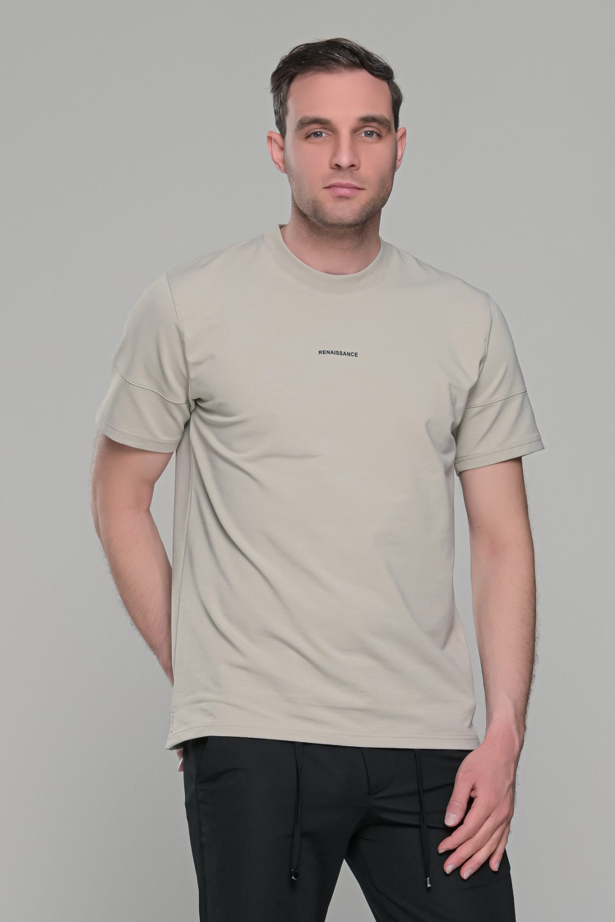 Γκρι ανδρικό κοντομάνικο t-shirt με σχέδιο στην ύφανση και διακριτική στάμπα– regular fit - Image 3