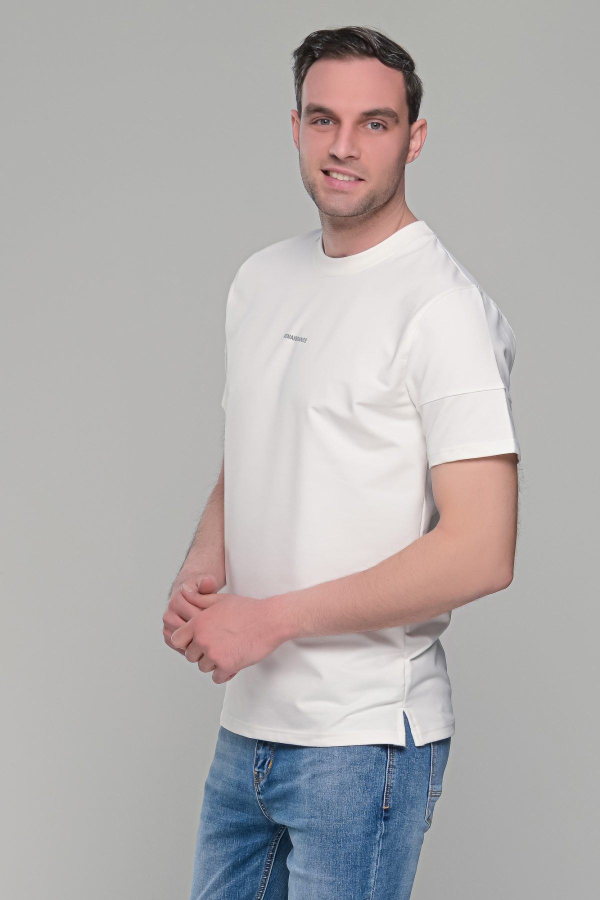 Λευκό ανδρικό κοντομάνικο t-shirt με σχέδιο στην ύφανση και διακριτική στάμπα– regular fit - Image 3