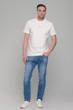 Λευκό ανδρικό κοντομάνικο t-shirt με σχέδιο στην ύφανση και διακριτική στάμπα– regular fit - Image 6