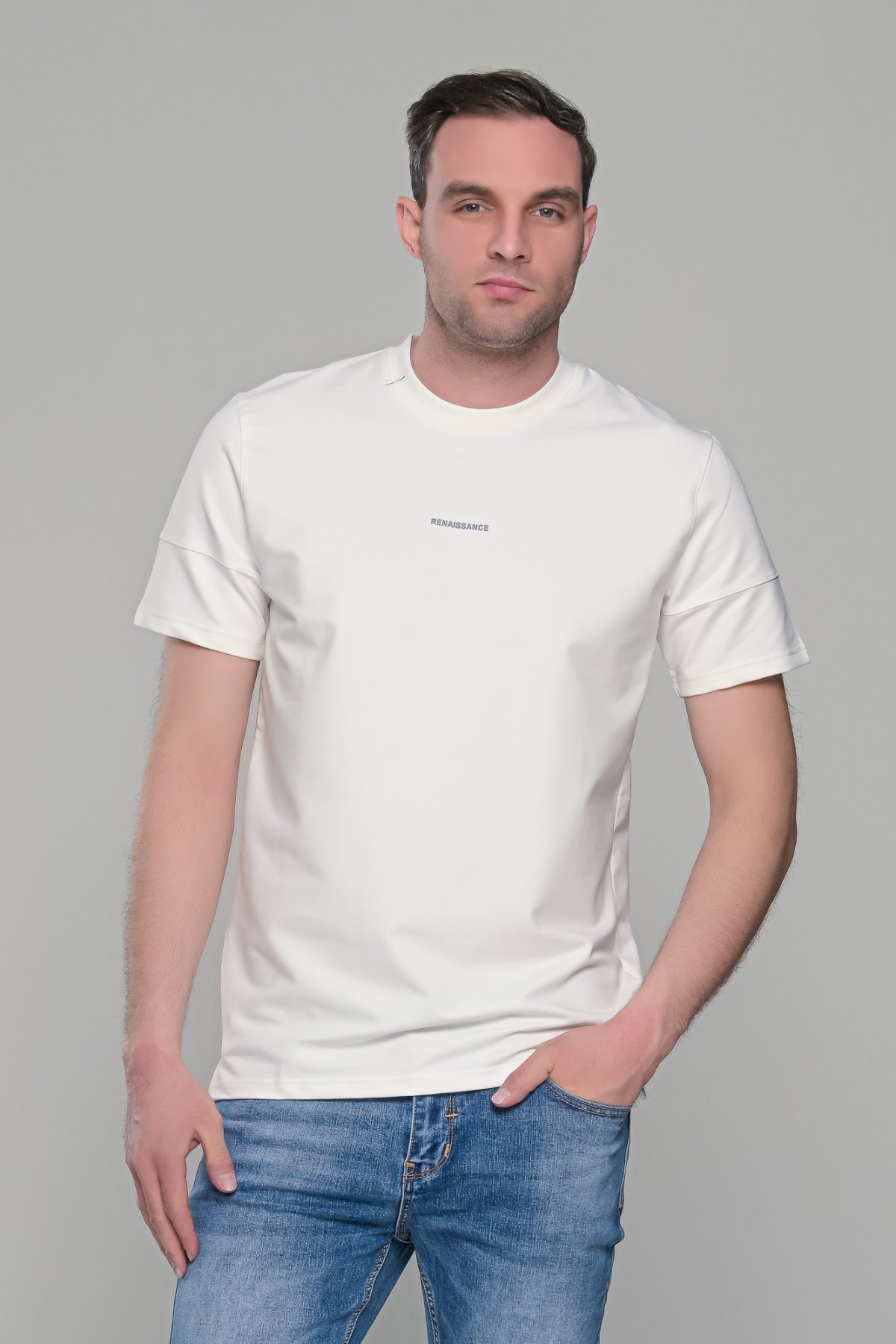 Λευκό ανδρικό κοντομάνικο t-shirt με σχέδιο στην ύφανση και διακριτική στάμπα– regular fit - Image 5