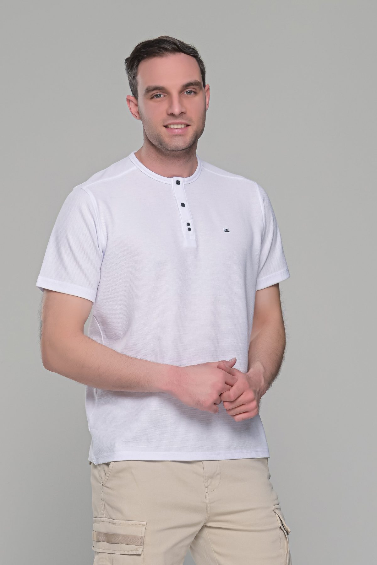 Λευκό κοντομάνικο ανδρικό t-shirt με πλεκτή ύφανση– regular fit - Image 3